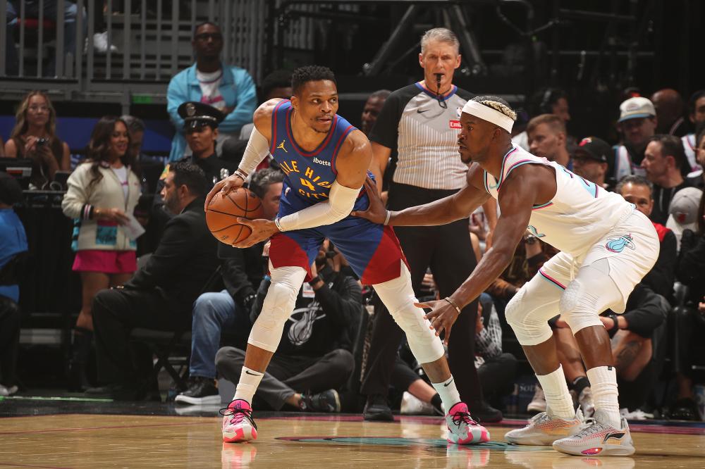 4后卫迎战 4后卫迎战